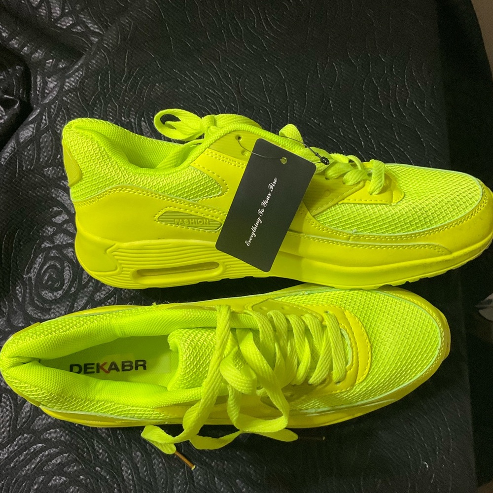 Women’s fashion sneakers